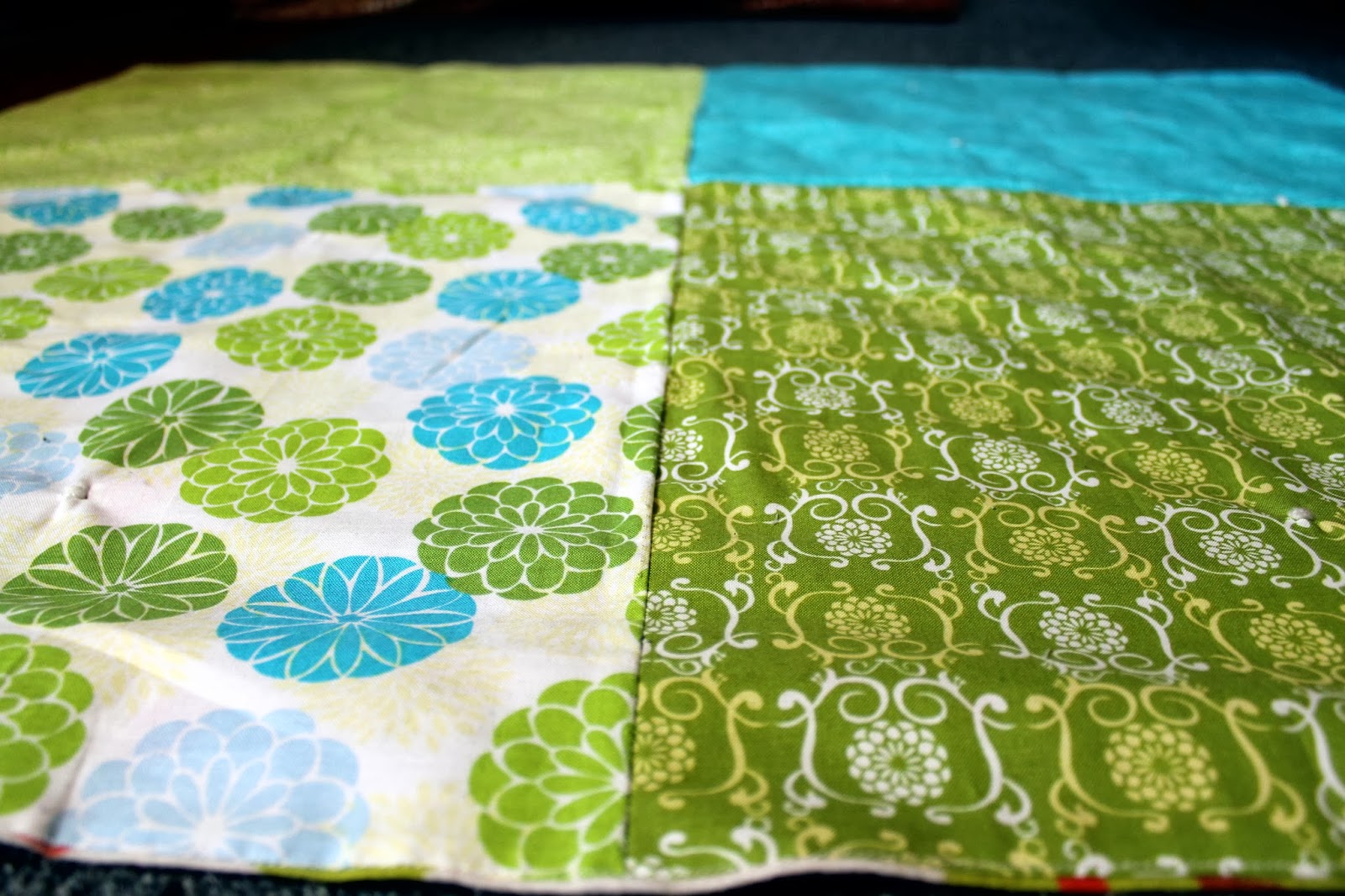 shellmo Easy Baby Quilt with Yarn Ties