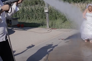 O πιο τρελός γάμος που έχει γίνει ποτέ στην Πάτρα - "Δακρύστε" από τα γέλια με το video! O πιο τρελός γάμος που έχει γίνει ποτέ στην Πάτρα .