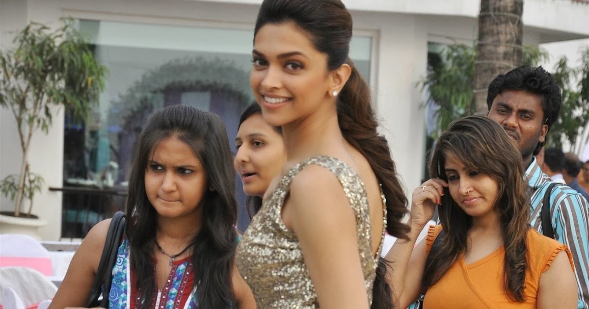 High Quality Bollywood Celebrity Pictures: Deepika Padukone and