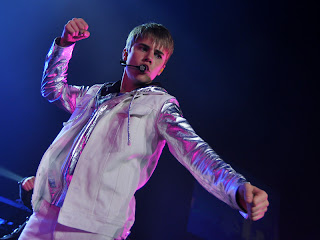 Foto Konser Justin Bieber Di SICC Sentul Indonesia