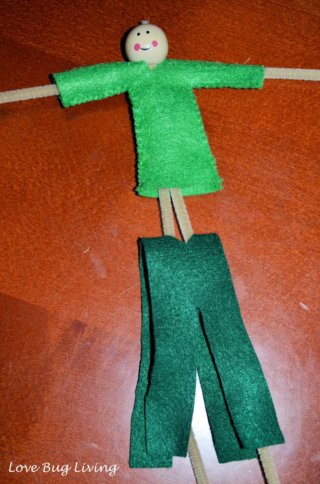 Love Bug Living Pipe Cleaner & Felt Leprechaun Family