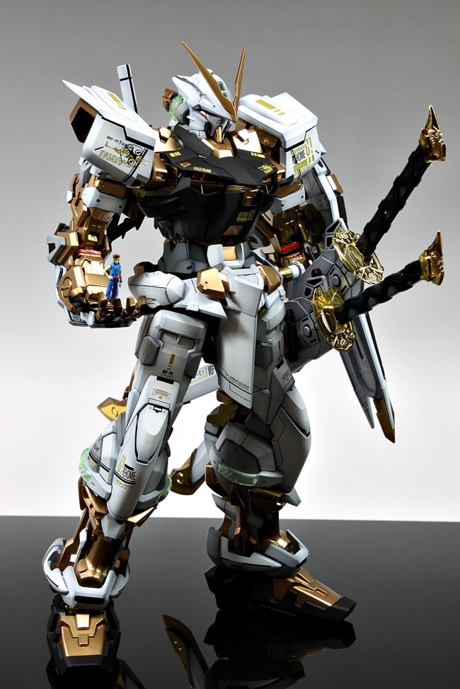 GUNDAM GUY PG 1/60 MBFP02 Gundam Astray [Gold Frame] Customized Build