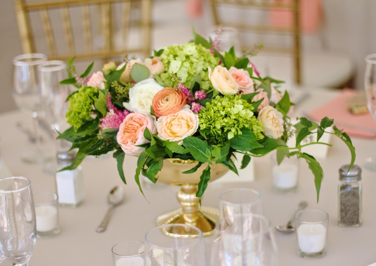 Coral Hydrangea Centerpiece : Sweet pea floral design
