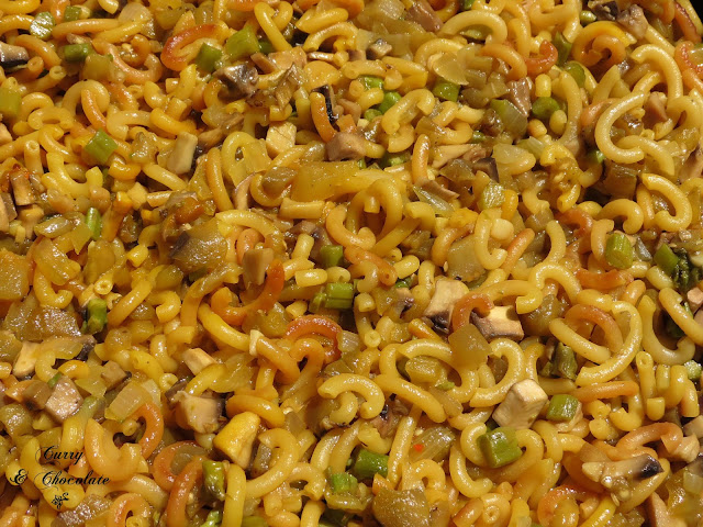 Fideua con espárragos, berenjena y champiñones Fideua con espárragos, berenjena y champiñones