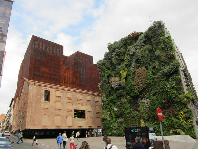 Museu de Madrid tem um incrível jardim vertical