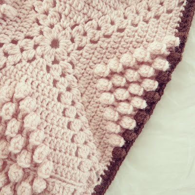 ByHaafner, crochet, bobble stitch, powder pink, crocheted throw, blanket, 