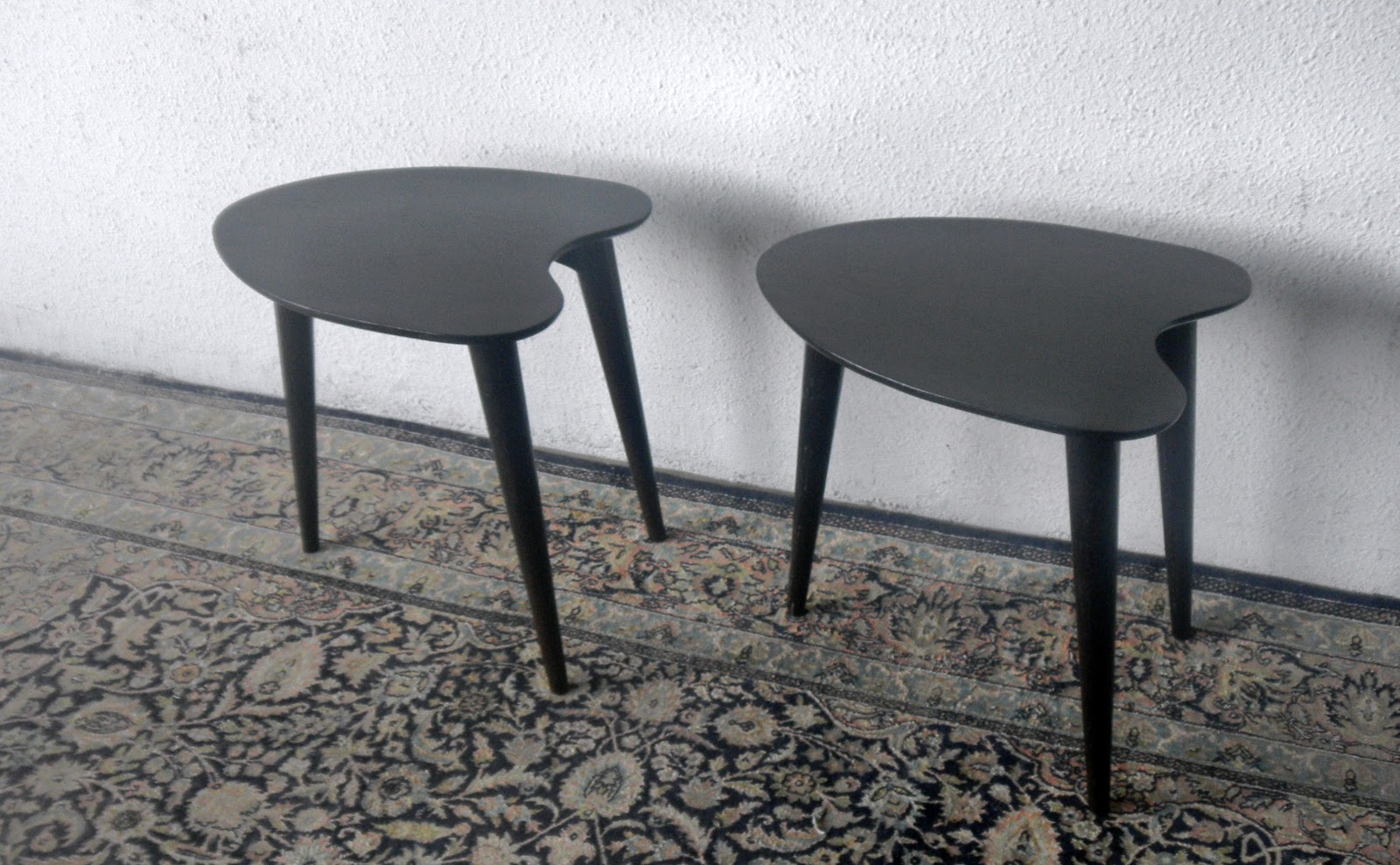 Modern Dining Room Table with Leaves http://4.bp..com/-EkSwepjN0i8/UIF3FUGs1fI/AAAAAAAAMMI