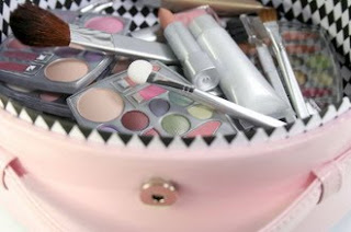 How to Keep Your Cosmetics Safely How to Keep Your Cosmetics Safely