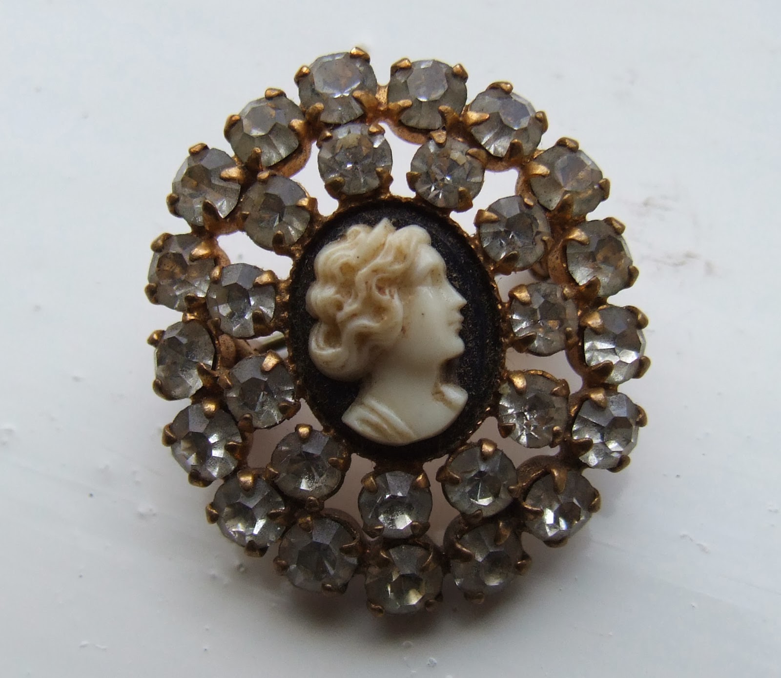Antique and Vintage Costume Jewellery Vintage Brooches