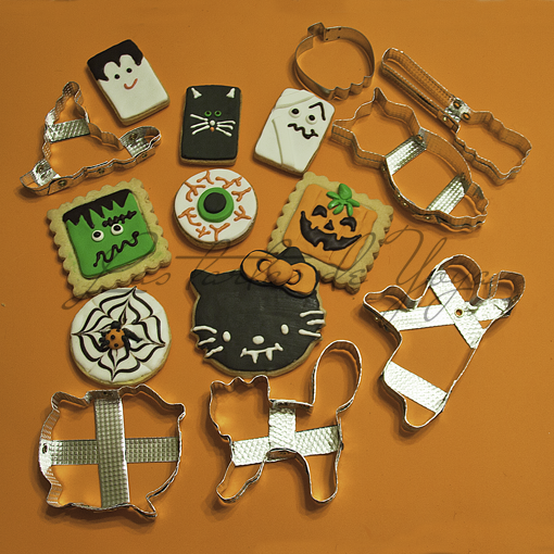 Como veís, ya estoy preparando la muestra con la que trabajaremos el próximo sábado 22 de octubre en el Curso de Galletas decoradas de Halloween.