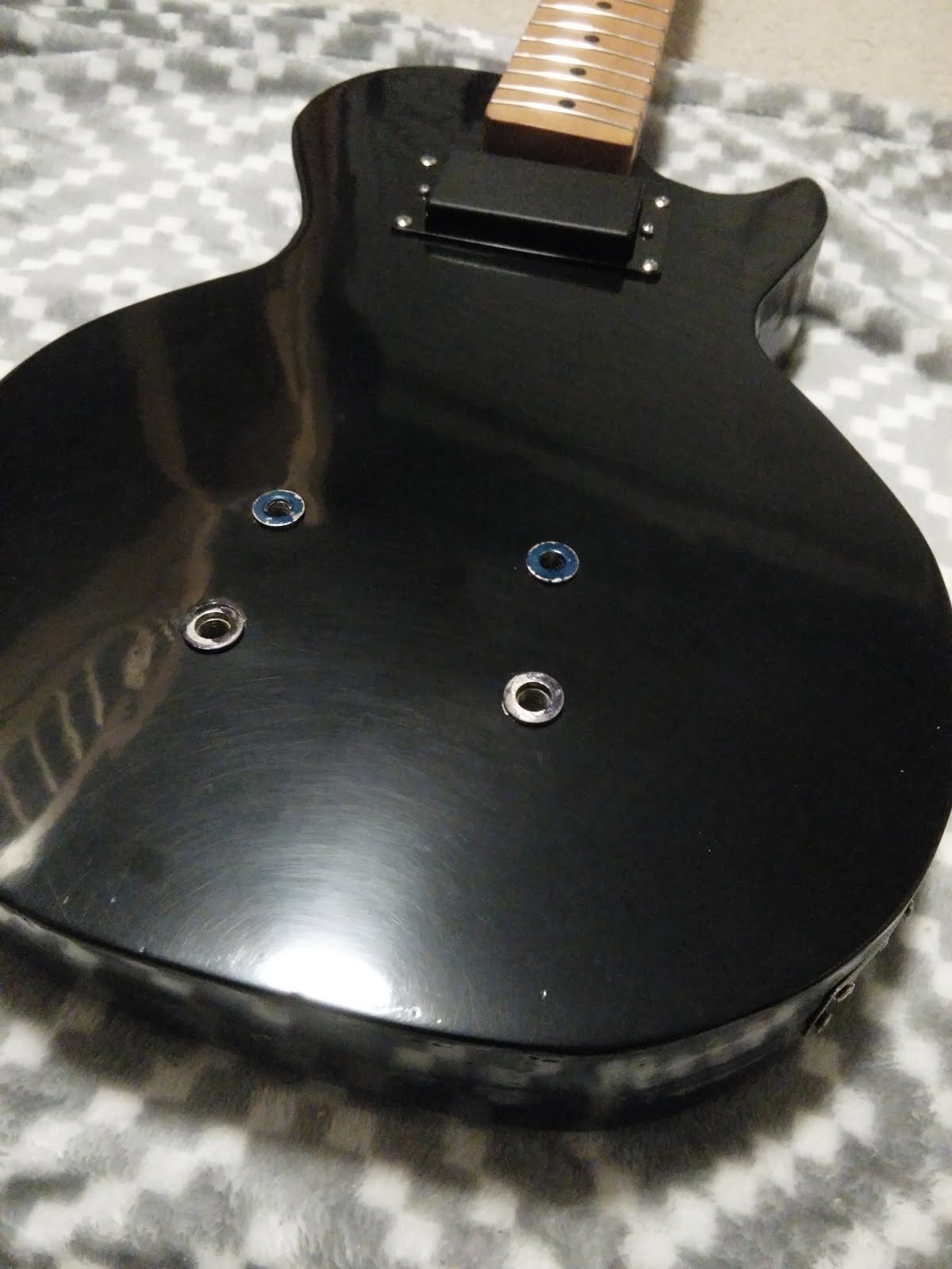 [Mattwins] Building a Guitar Body from Plywood, part III of III