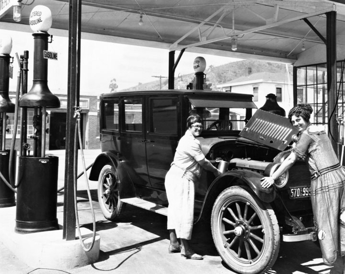 transpress nz replenishing the oil at a gas station, 1920s