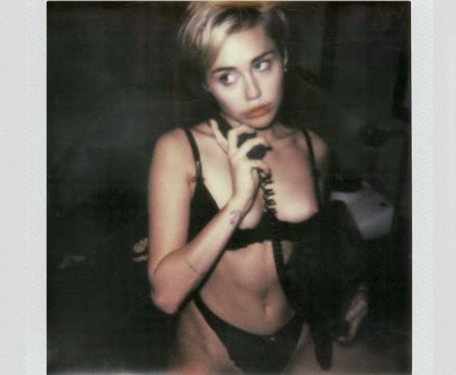 Miley Cyrus topless en V Magazine Miley Cyrus topless en V Magazine