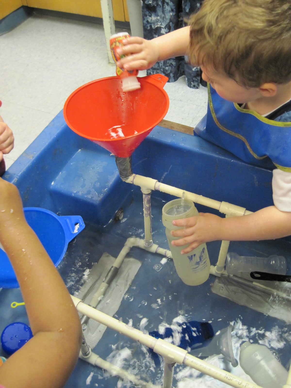 SAND AND WATER TABLES Fountainor Leaky Pipes