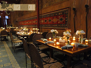 Mesas decoradas com arranjos minimalistas guardanapos verdes, decoração branca verde, arranjos minimalistas flores branca