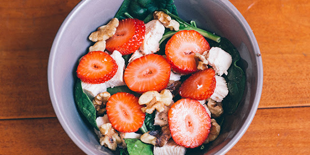 spinach salad, strawberry spinach salad, 21 Day Fix recipes, 