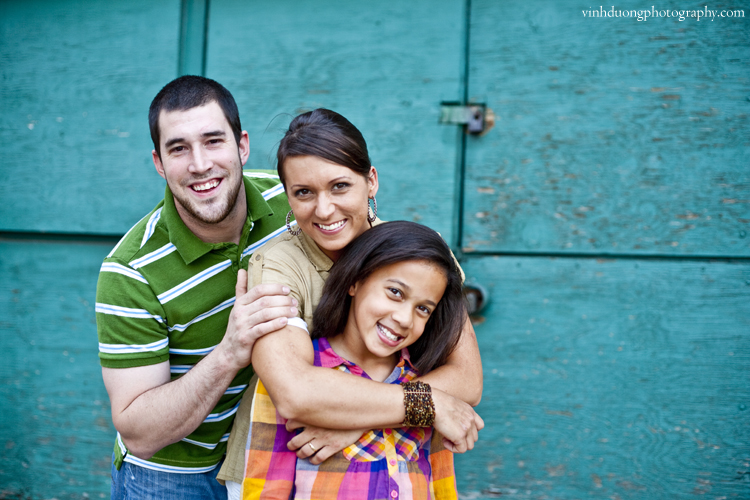 IMAGE: http://4.bp.blogspot.com/-EsixmC_YAFQ/TdZqD_cSvRI/AAAAAAAAATo/YBS3JbChTmM/s1600/Dean+Family+Portraits-5+-+small.jpg