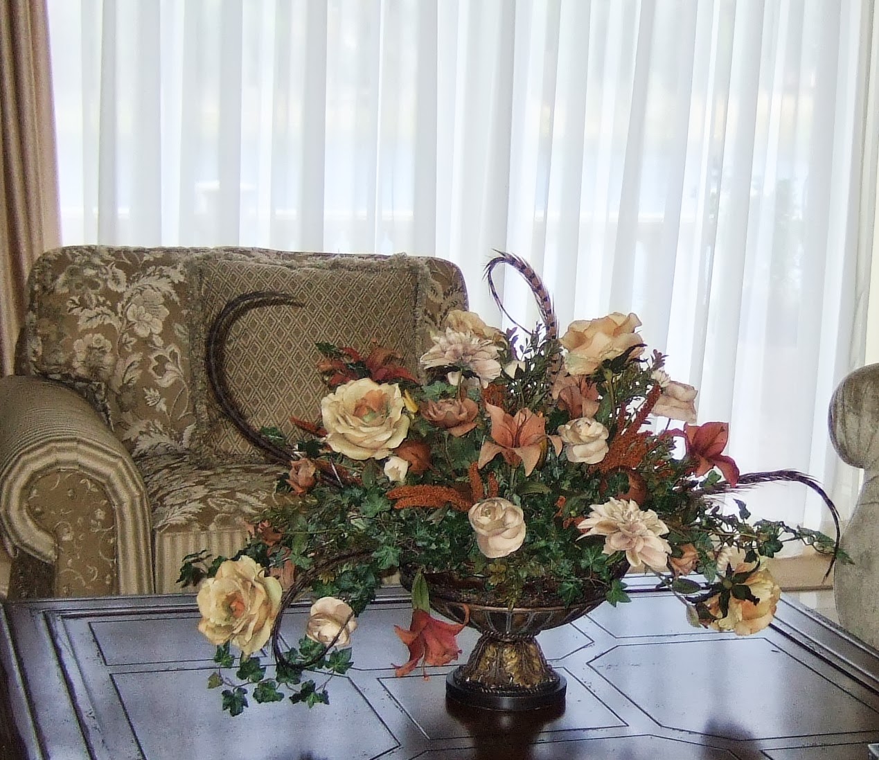 Ana Silk Flowers Ideas!!!... Elegant traditional decorating style Silk