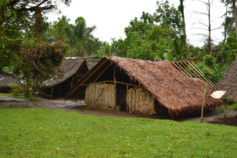 visita a un pueblo perdido en la isla de malakula, vanuatu los ojos