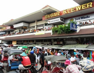 Tas Batik, Skinny Jeans, dan Sop Kimlo di Pasar Klewer Solo