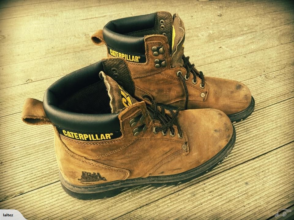 caterpillar second shift boots uk