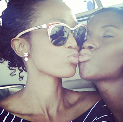 See The Two Girlfriends Who Love Kissing In Public [PHOTOS]