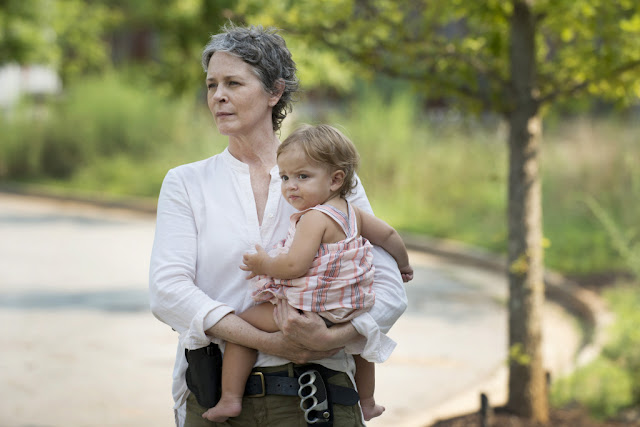 Melissa McBride como Carol Peletier and Judith – The Walking Dead _ sexta temporada, Episode 7 – Photo Credit: Gene Page/AMC