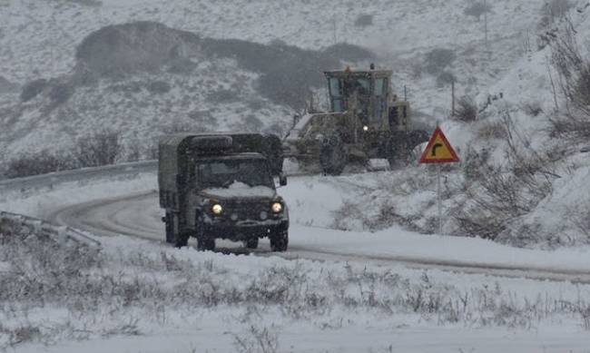 Αναλαμβάνει ο Στρατός ….Ερπυστριοφόρα πήραν το δρόμο για την Κύμη! Αναλαμβάνει ο Στρατός ….Ερπυστριοφόρα πήραν το δρόμο για την Κύμη!