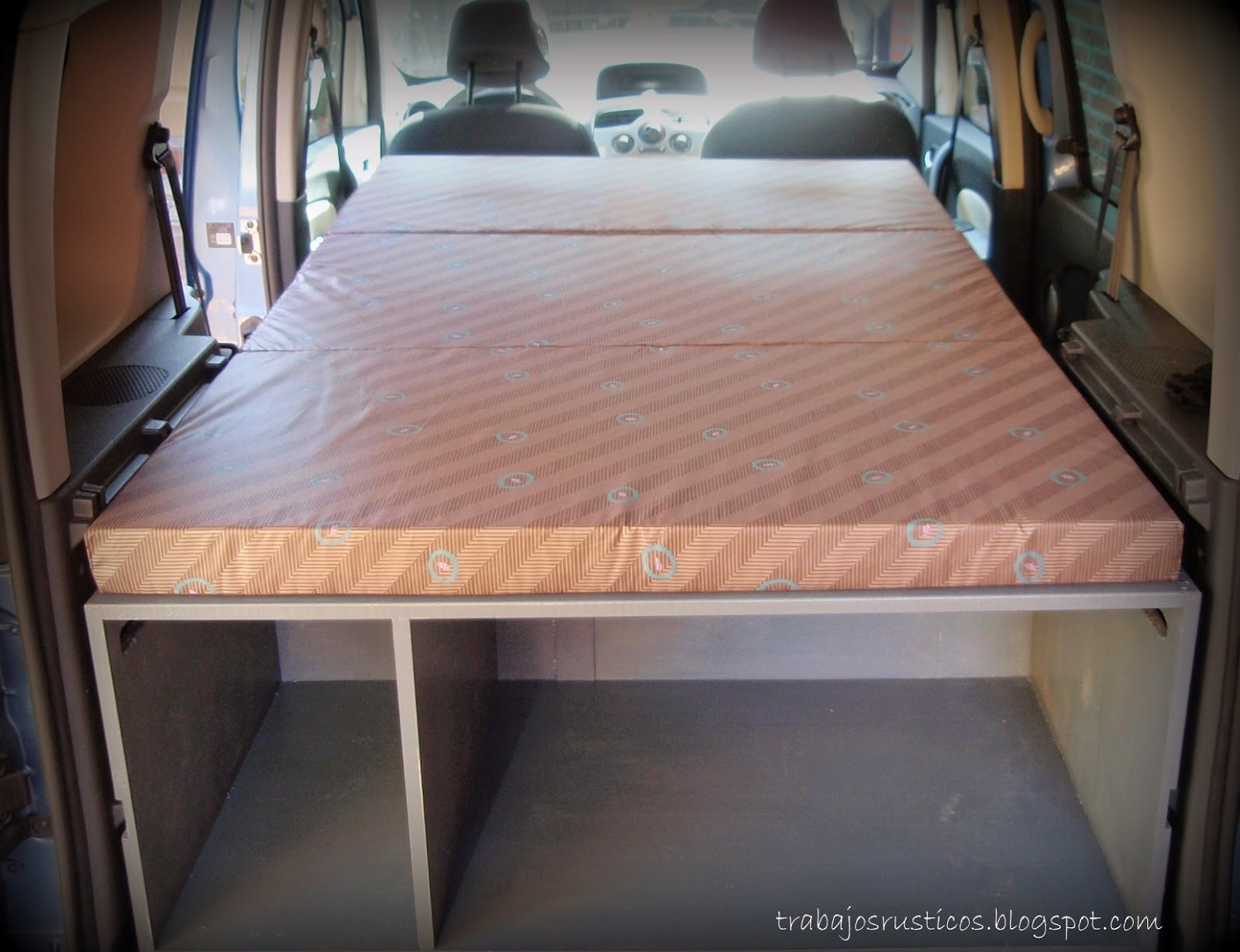 En este caso, la cama tiene 180 cm pero todavía se podría ampliar En este caso, la cama tiene 180 cm pero todavía se podría ampliar
