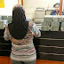 Kerana Bengang Dengan Kerani Bank , Makcik Keluarkan Rm20Juta