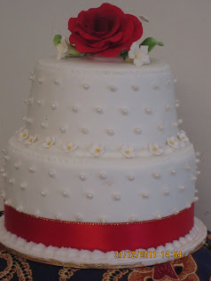 FONDANT WEDDING CAKE