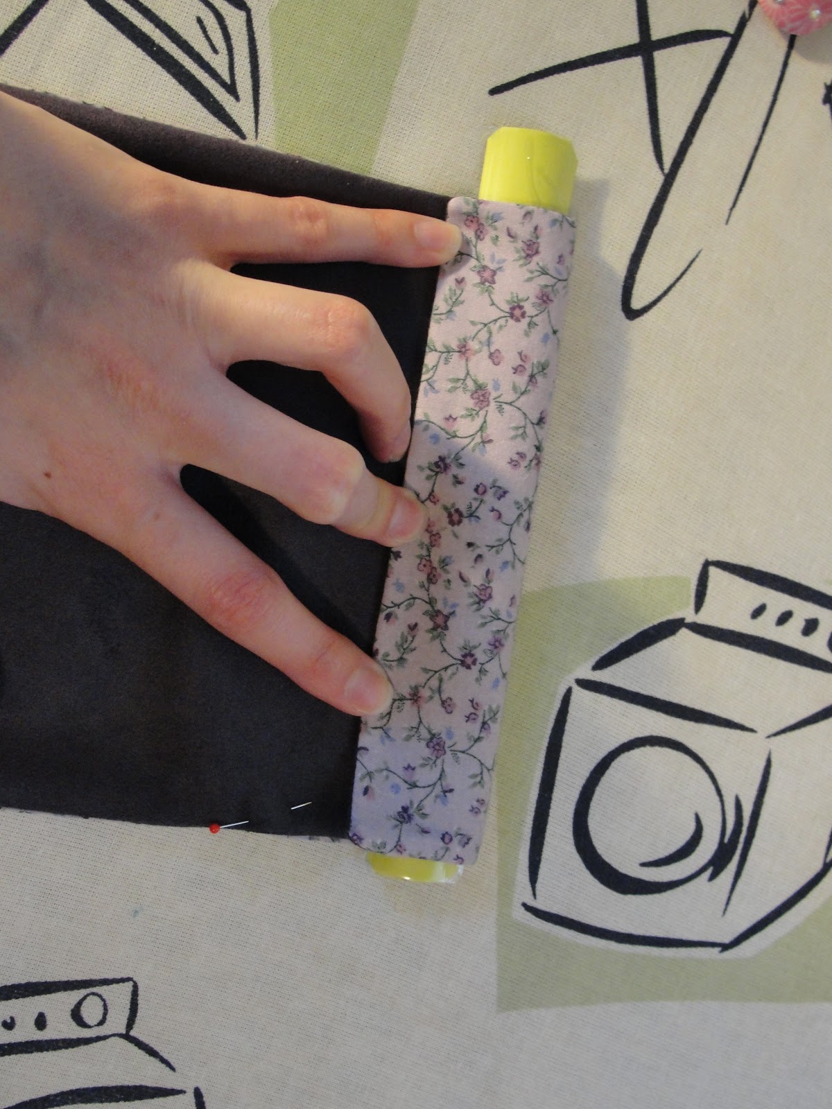 JoAnn's Special Tape Measure Snappy Bag Tutorial