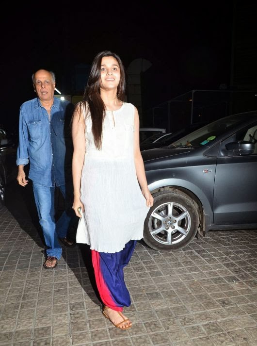 http://4.bp.blogspot.com/-EyEU__CIOwQ/Uwmzwv64izI/AAAAAAAAlpU/jyk2A-0VTjk/s1600/Alia+Bhatt+Promotes+her+film+Highway+at+PVR.jpg