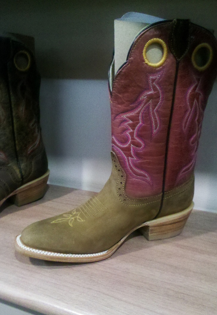 botas vaqueras con rosas