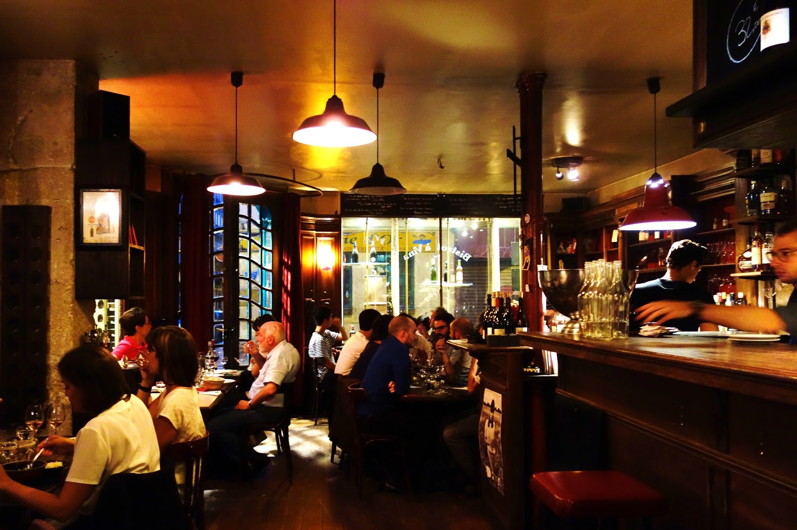 Mes Adresses La Pharmacie, bar à vins tout en finesse 22 rue Jean