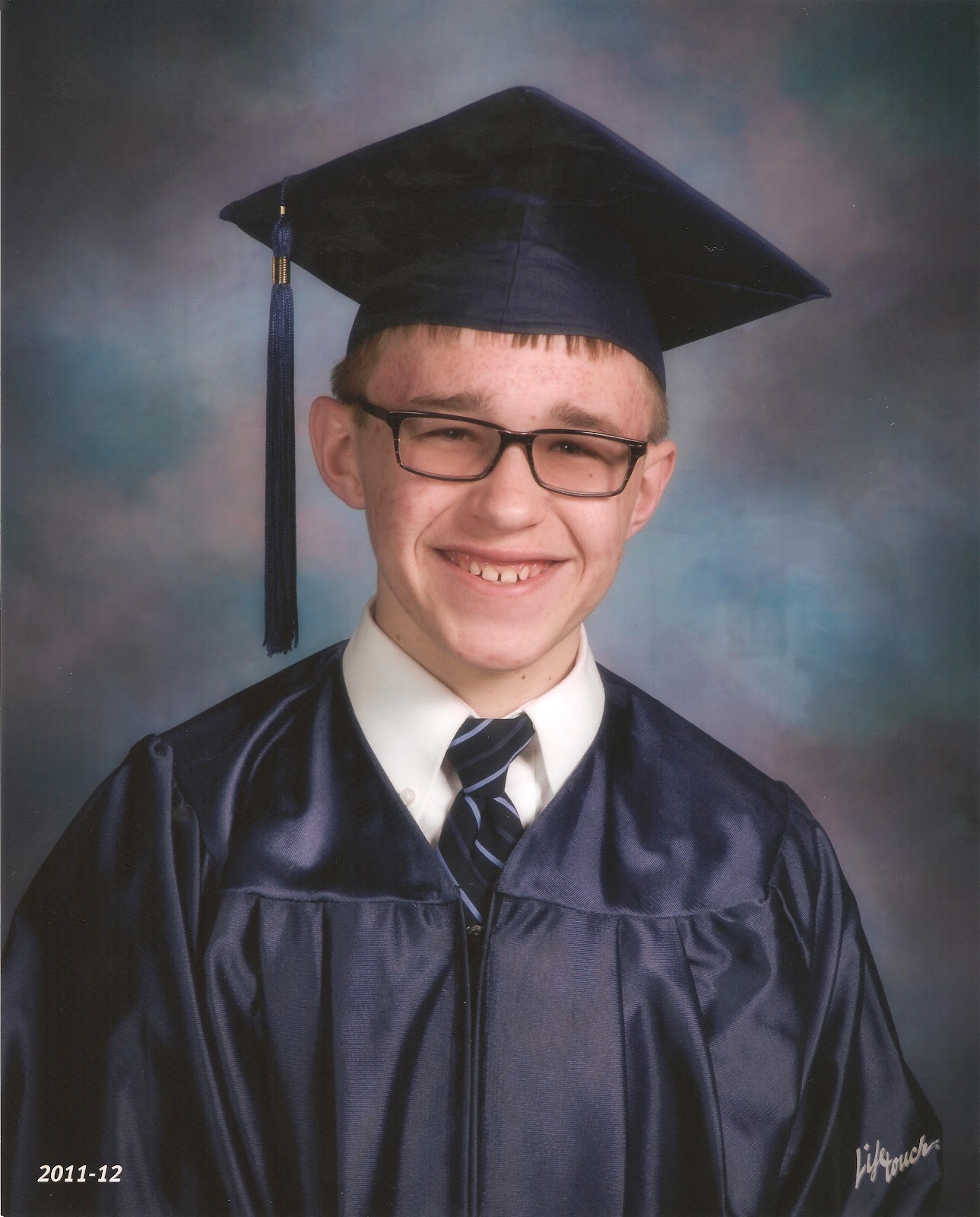 http://4.bp.blogspot.com/-F-aOH4XzlX0/T6BRIYrUGPI/AAAAAAAAFZU/W9oUnev5cIs/s1600/Carter+8th+grade+graduate+2012.jpg