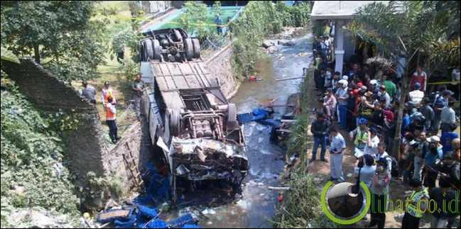 Bus Rusak Tetap Digunakan Bus Rusak Tetap Digunakan