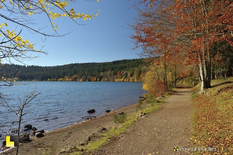 sentier du lac du bouchet photo pascal blachier