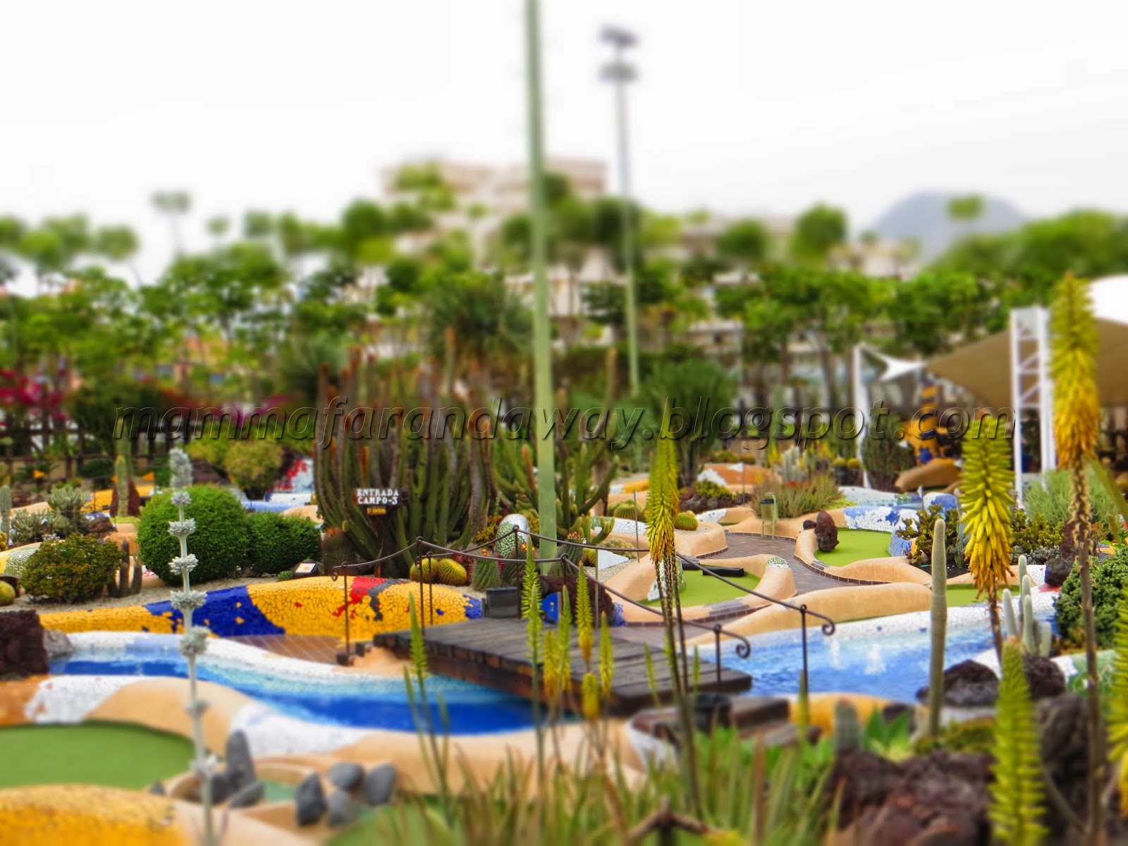 Tenerife il mini golf di Playa las Americas fa per noi! Mamma Far