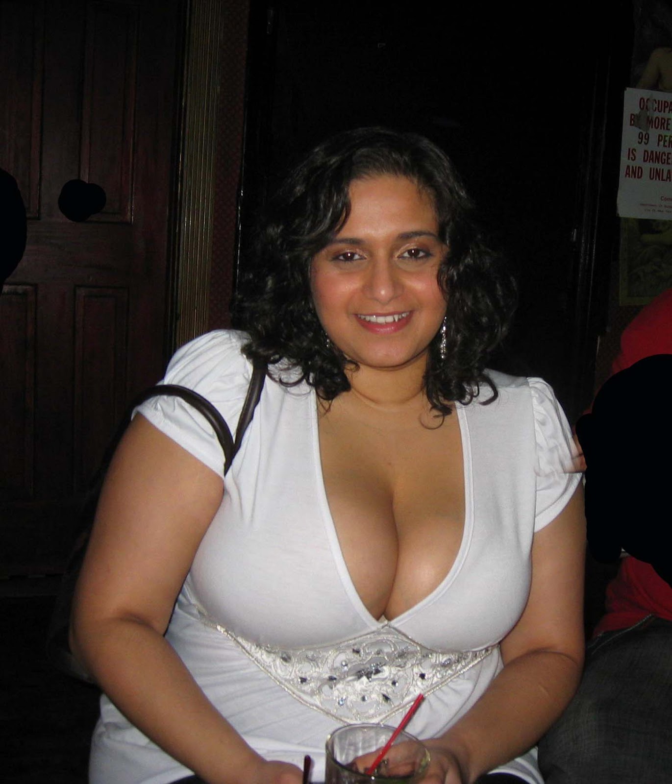 Mallu aunty with neighbour photos