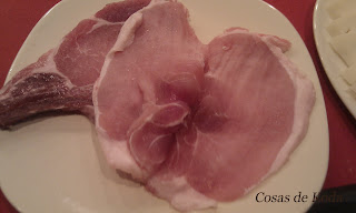 Chuletas rellenas en salsa