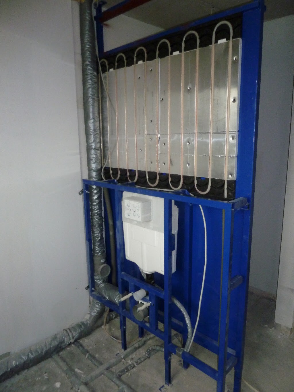 Unser Traum vom Bungalow: Duschwand mit Heizung!