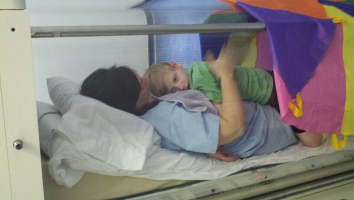 Hydrobaric oxygen therapy treating brain cancer