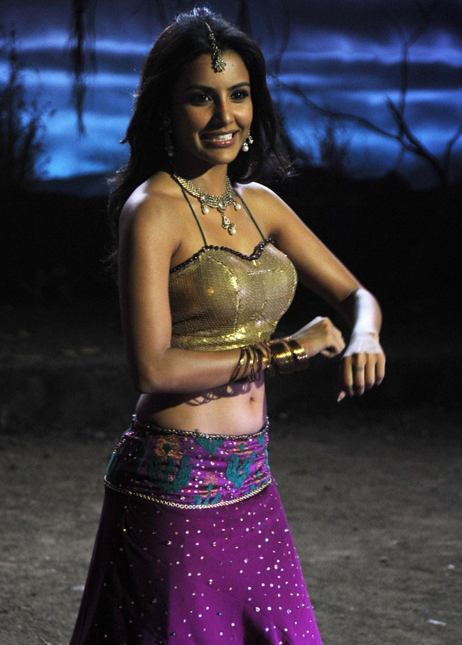 isha chawla navel
