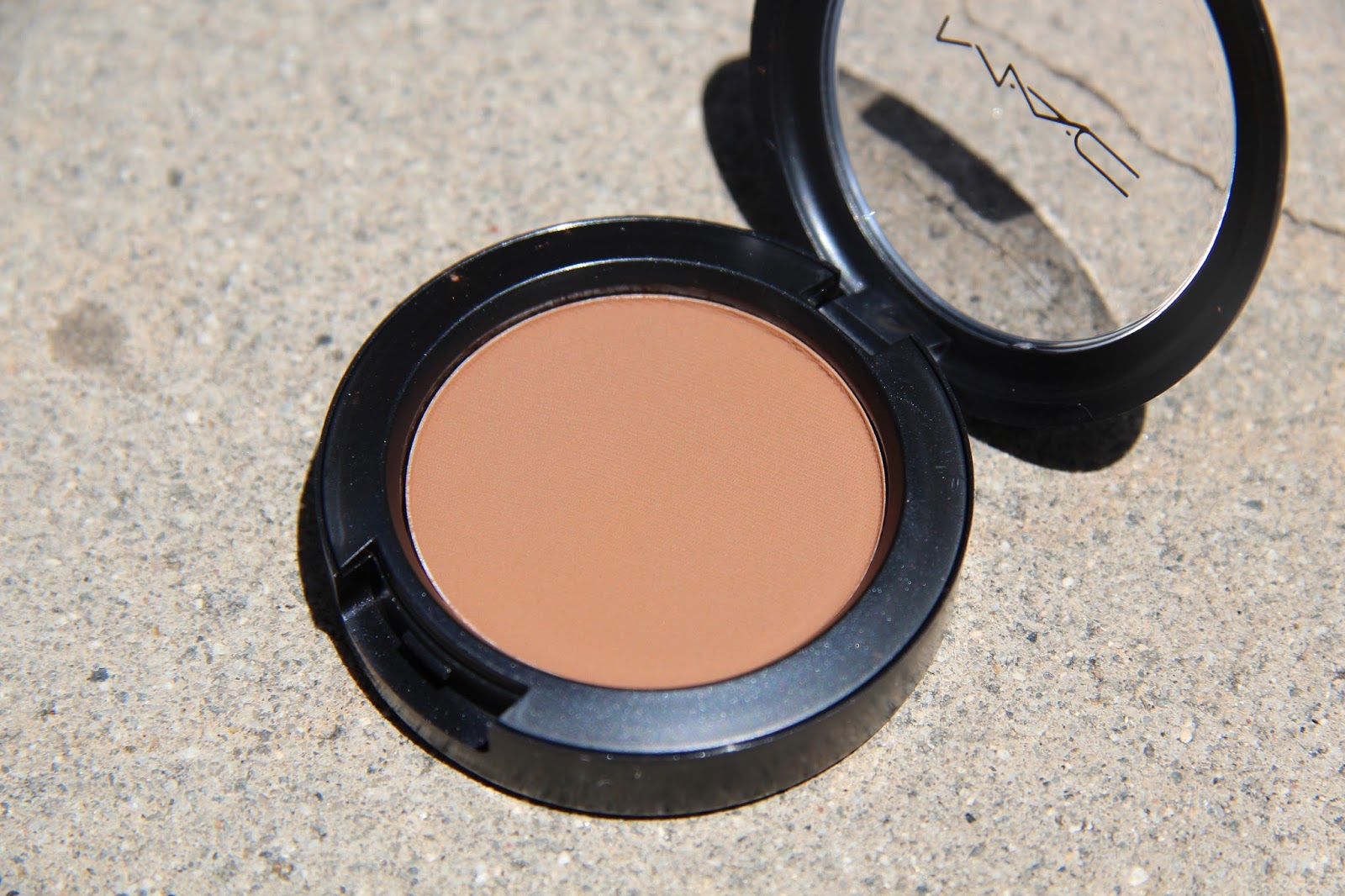 meganscribbles MAC Powder Blush in Blunt for Contour and Review