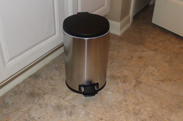 lidded trash can