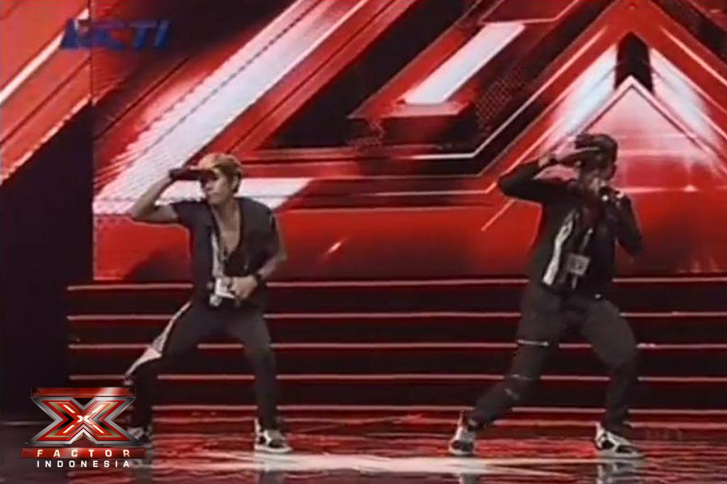 Duo Dangdut Sedang Beraksi Duo Dangdut Sedang Beraksi