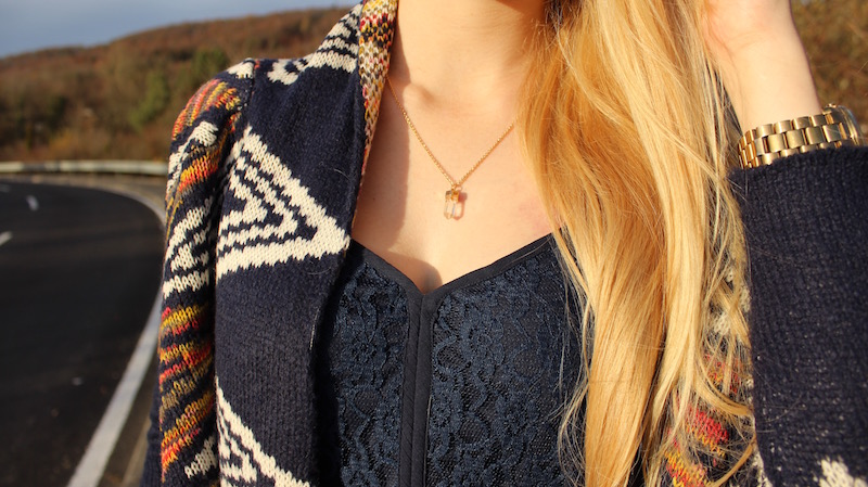 Fashion Outfit of the day: Fransen Strickcardigan mit Aztekenprint Fashion Outfit of the day: Fransen Strickcardigan mit Aztekenprint