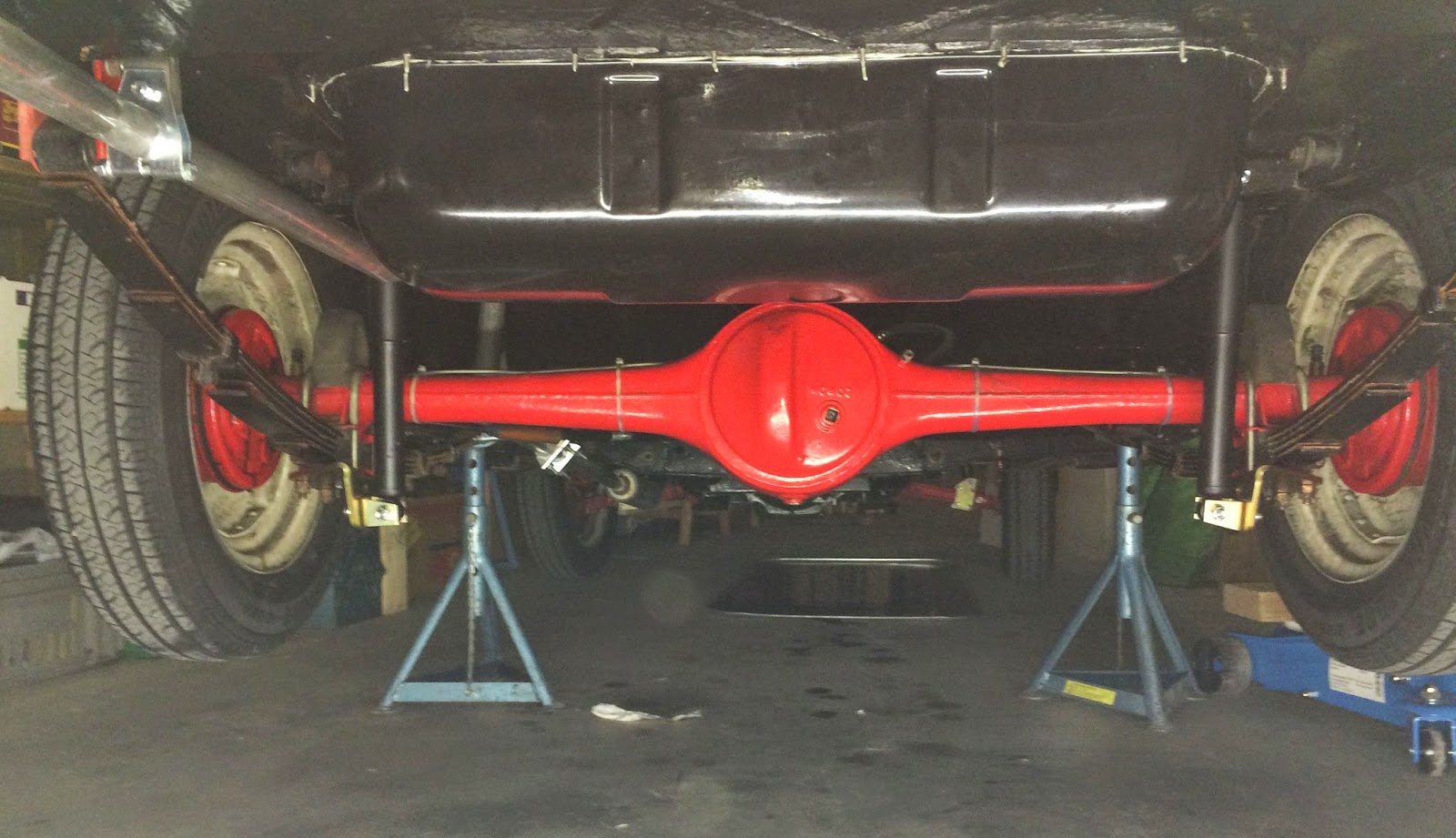 Theo's Morris Minor 1000 Tourer Fitting telescopic shock absorbers rear