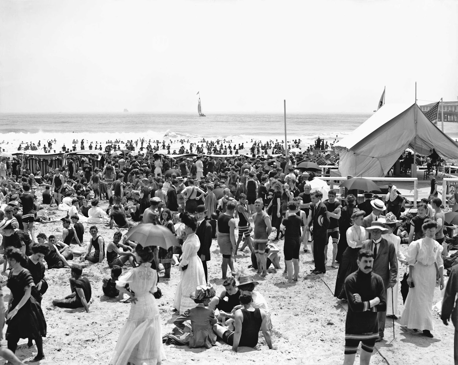 20 Vintage Pictures of Atlantic City Beach in the 1900s 
